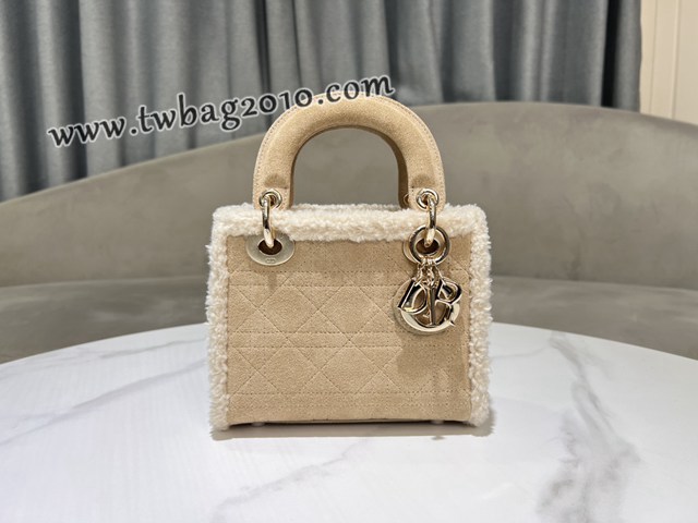 Dior专柜新款Lady女包迪奥高仿原单三格Lady Dior手袋米色绒面革米白色羊皮革皮毛一体 djfk1484
